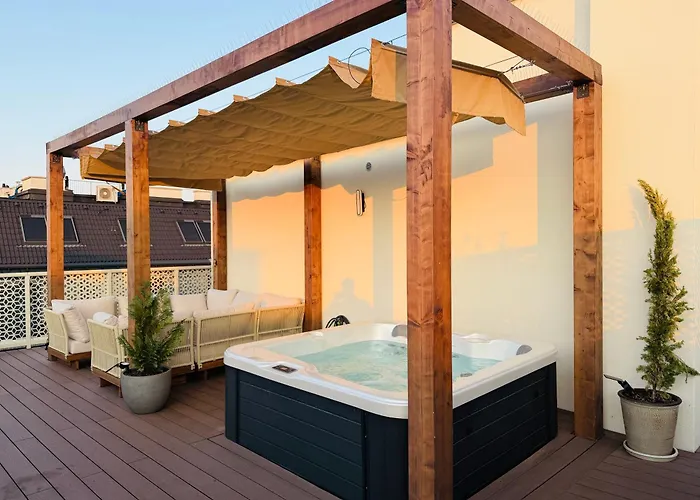 Rooftop Hideaway Mit Whirlpool & Panorama
